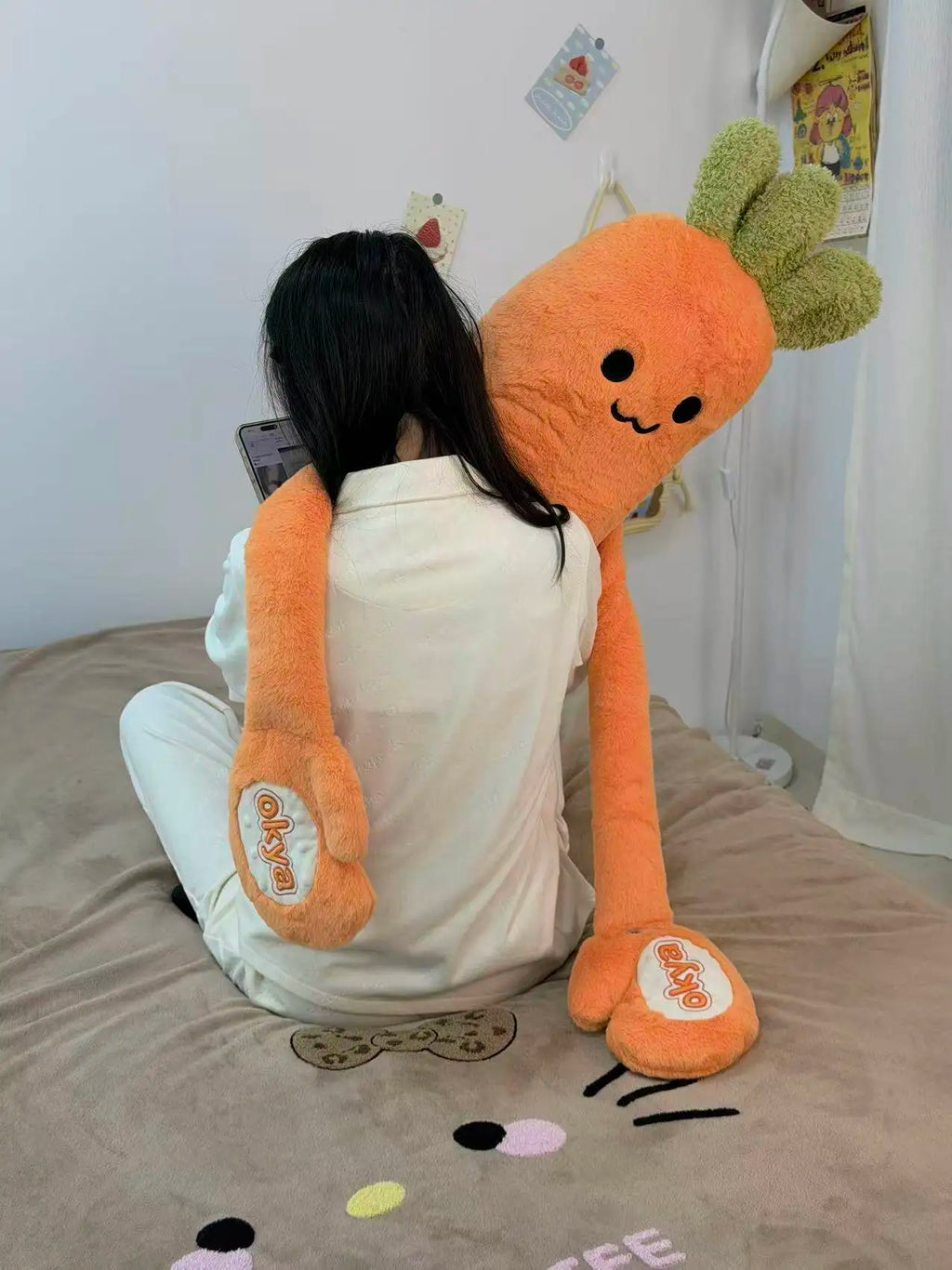 OKYA Carrot King - Clapping Hug Plush