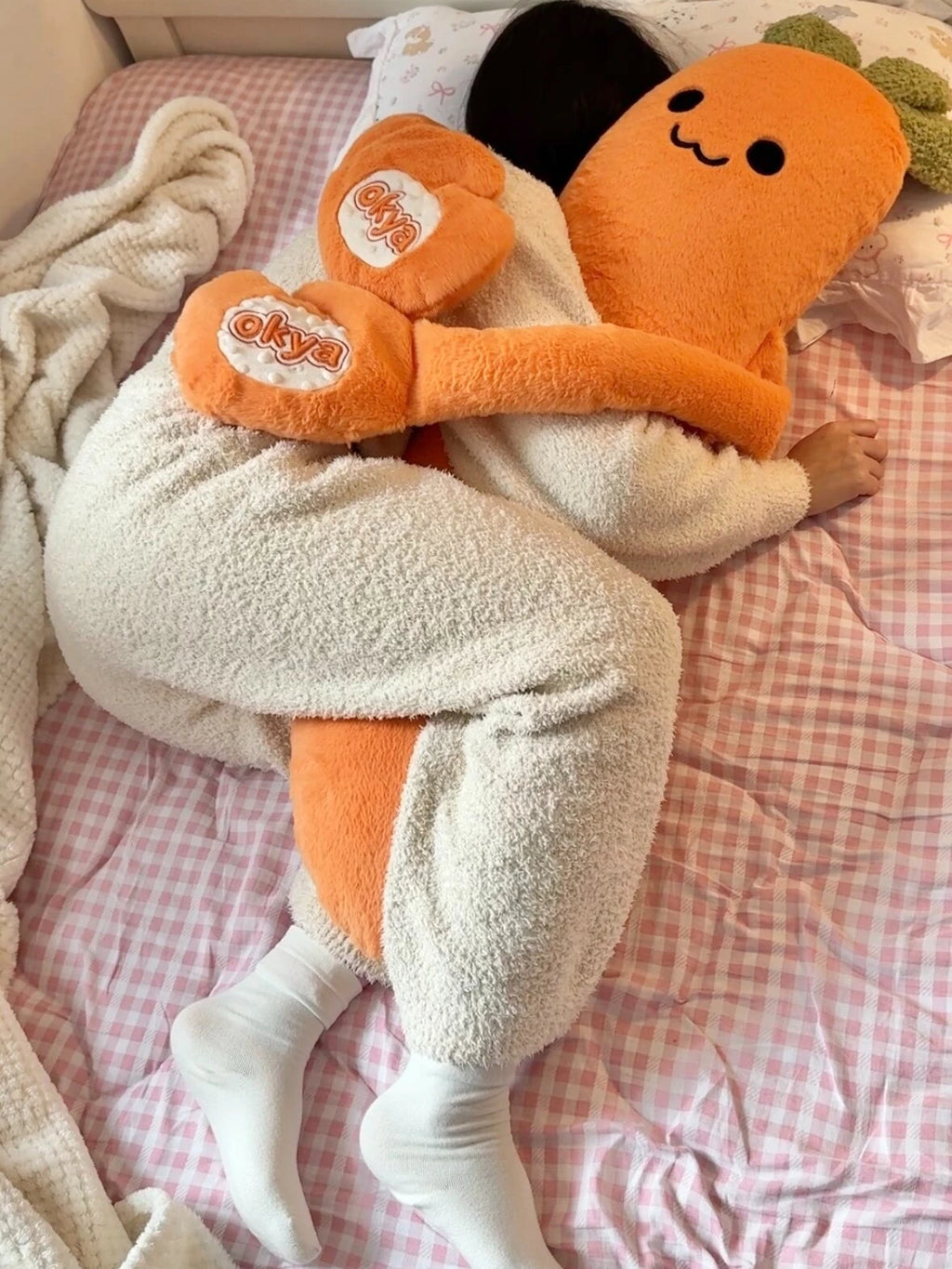 OKYA Carrot King - Clapping Hug Plush
