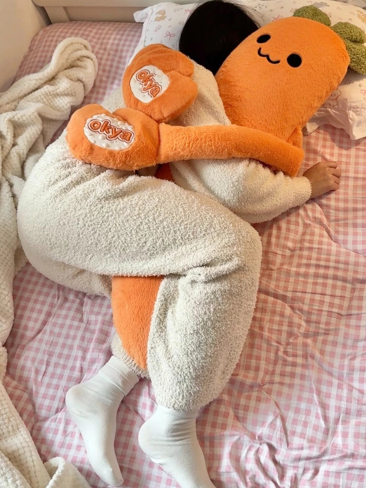 OKYA Carrot King - Clapping Hug Plush